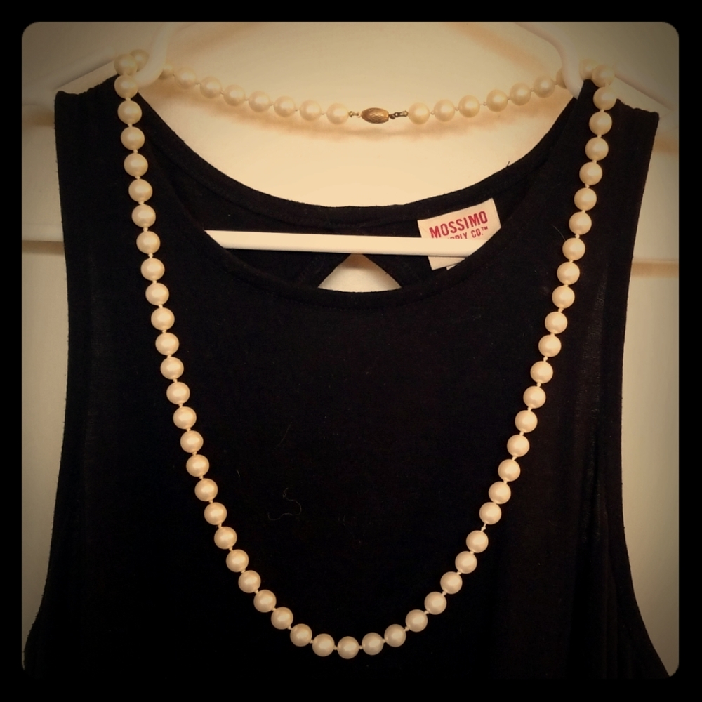 Costume pearl necklace